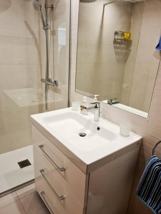 Estepona Port Beachside Apartment - Marina Bay Exteriér fotografie